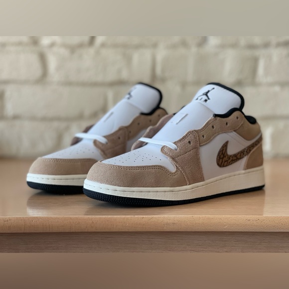 Nike Air Jordan 1 Low SE GS Brown Elephant White Tan DZ5368-201 Size 7Y / 8.5W - Picture 9 of 10